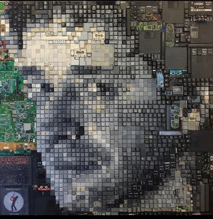"Siempre es hoy". Homenaje a Gustavo Cerati. Elementos de electrónica. 95 x 95 cm.