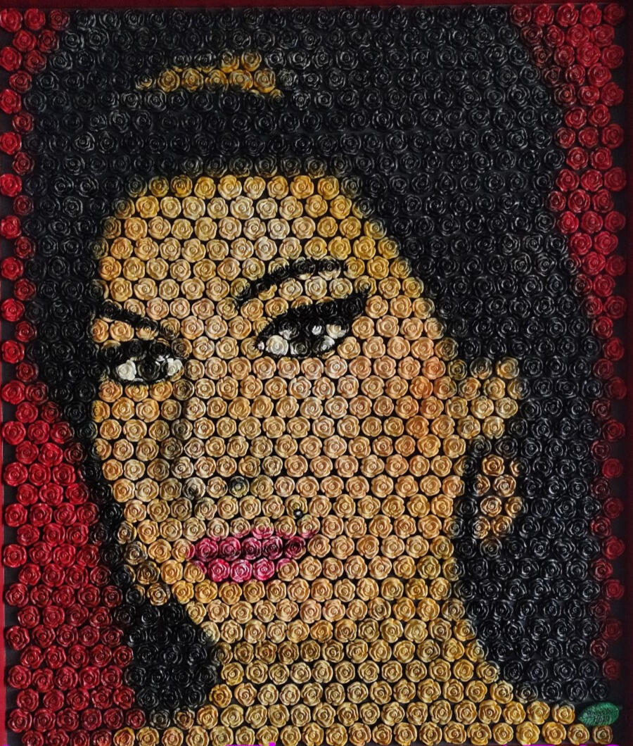 &quot;Rosas para Amy&quot;, homenaje a Amy Winehouse. Óleo sobre porcelana. 76 x 64 cm